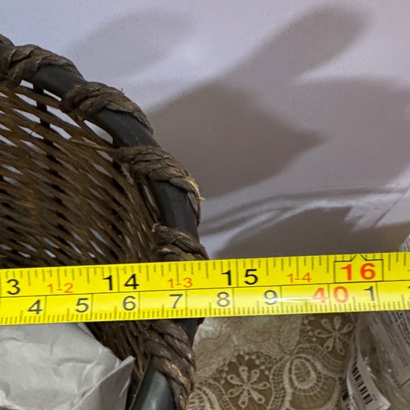 Elegant Brown Woven Basket Bag - Picture 7 of 7